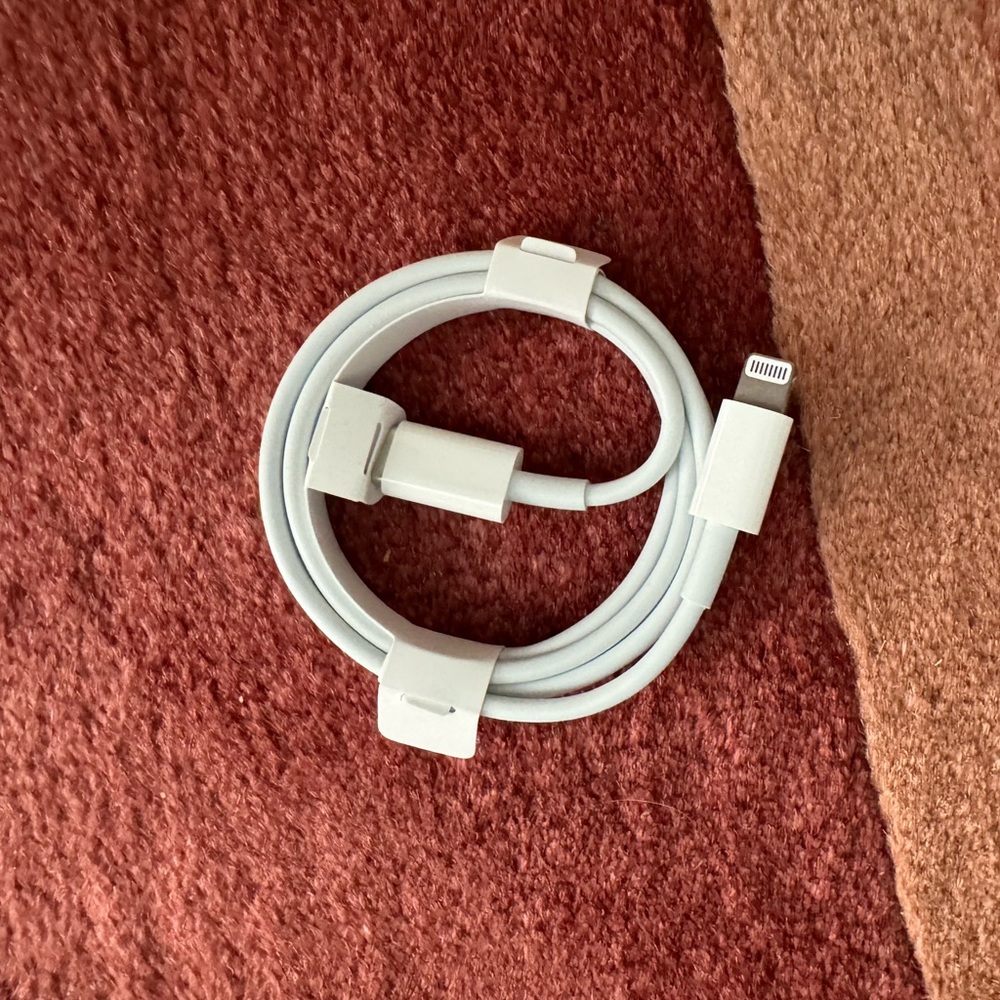 New Apple lighting charger